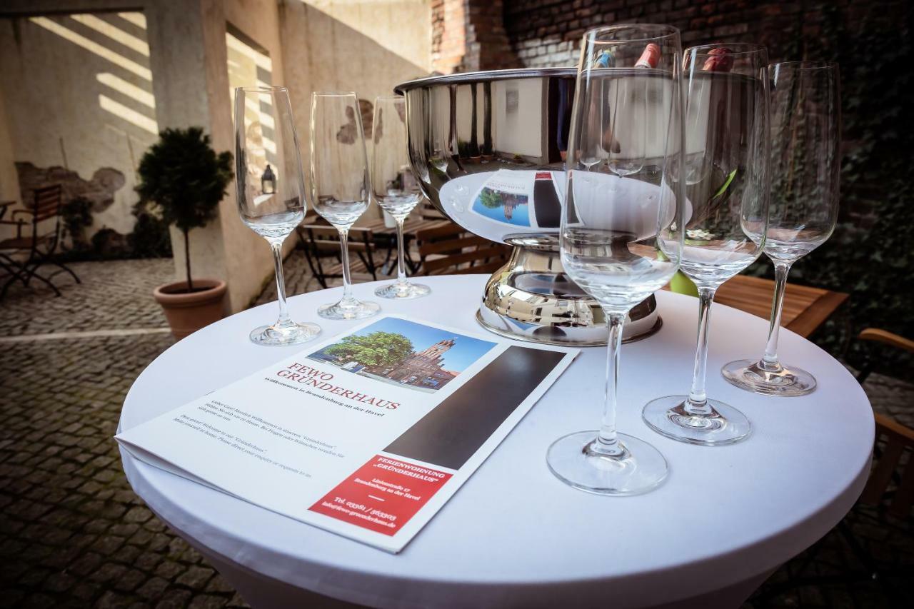Ferienwohnung Gruenderhaus Brandenburg  ภายนอก รูปภาพ